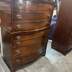 Vintage Mahogany Bowfront Classical Dresser by Bassett Furniture