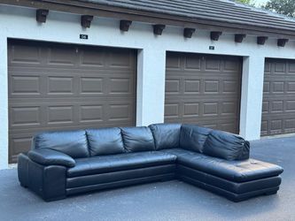 Sofa/Couch Sectional - Black - Leather - Delivery Available 🚛