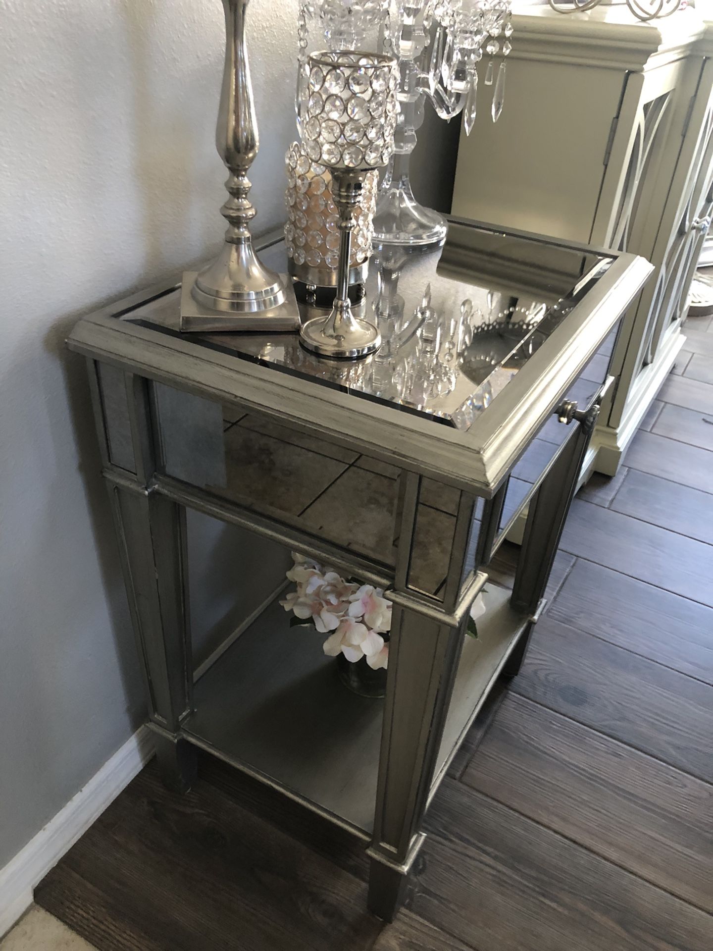 28x22 Mirror End Table or Nightstand