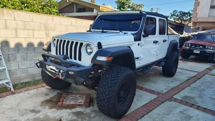 2023 Jeep Gladiator
