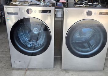 LG Smart Washer & Dryer Set - Like New - Less Than 2 Years Old