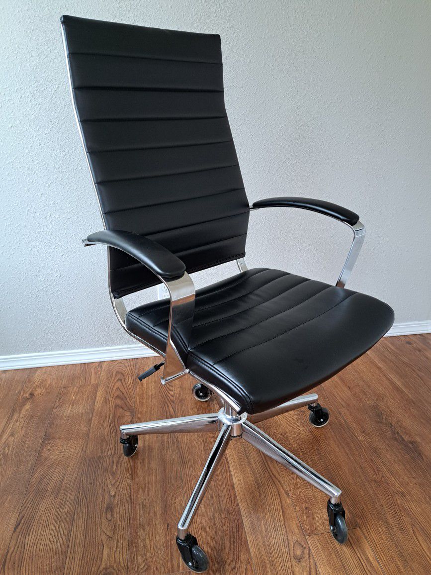 Modern Office Chair - Ribbed / Chrome - Smooth Casters - Like New!