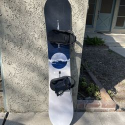 Women's snowboarder bundle. Day trader board 145cm, women's US 6.5 boots and clip on bindings.