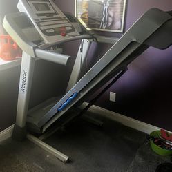 Reebok Intermix Acoustics 2.0 Treadmill 