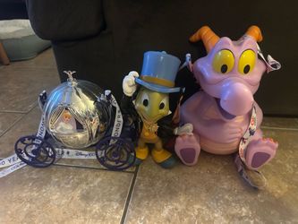 Disney parks popcorn buckets.