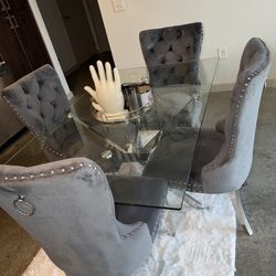 4 chairs dining table