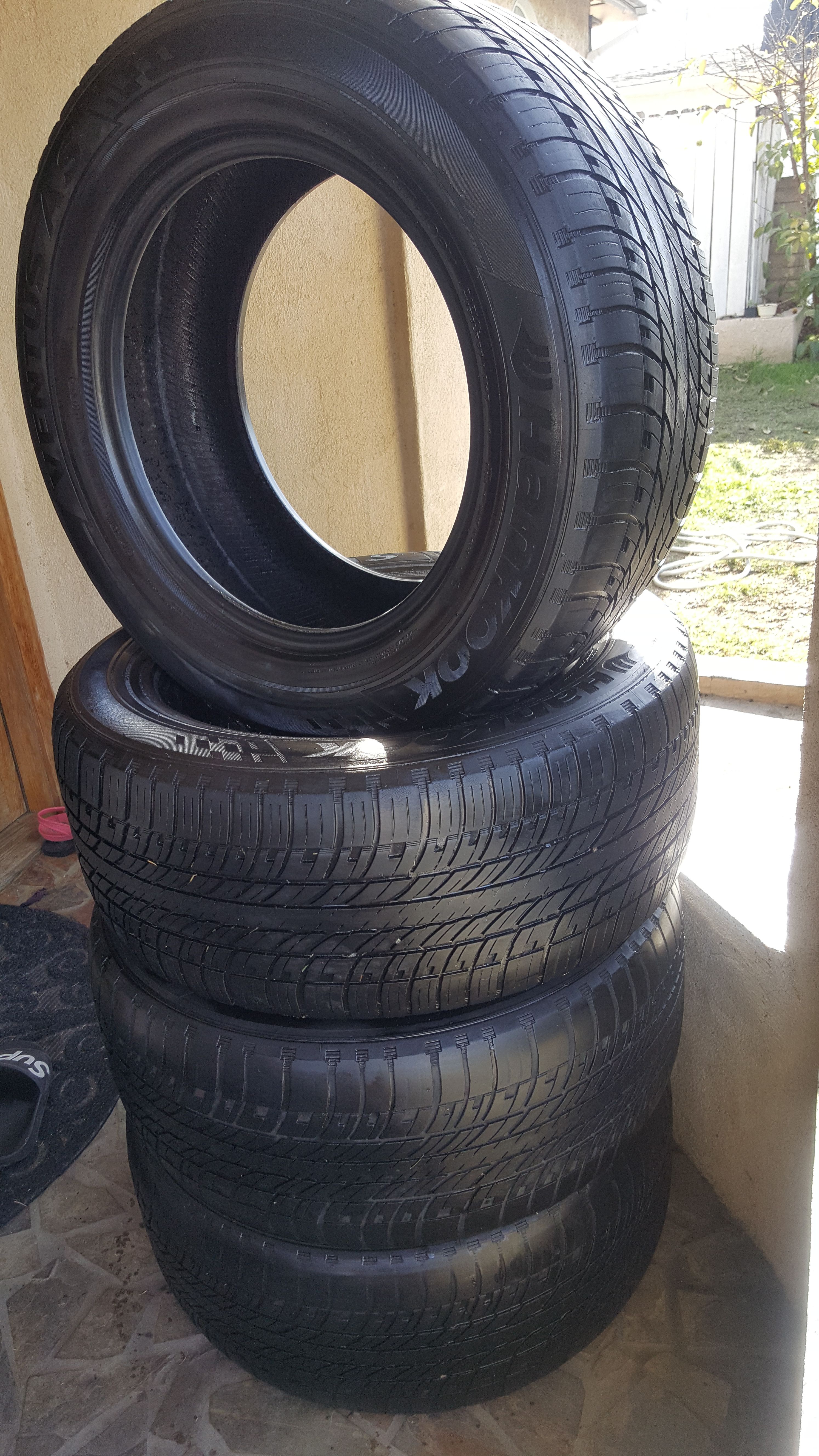 ● HANKOOK 4-MATCHING USED TIRES -- 275/55/17