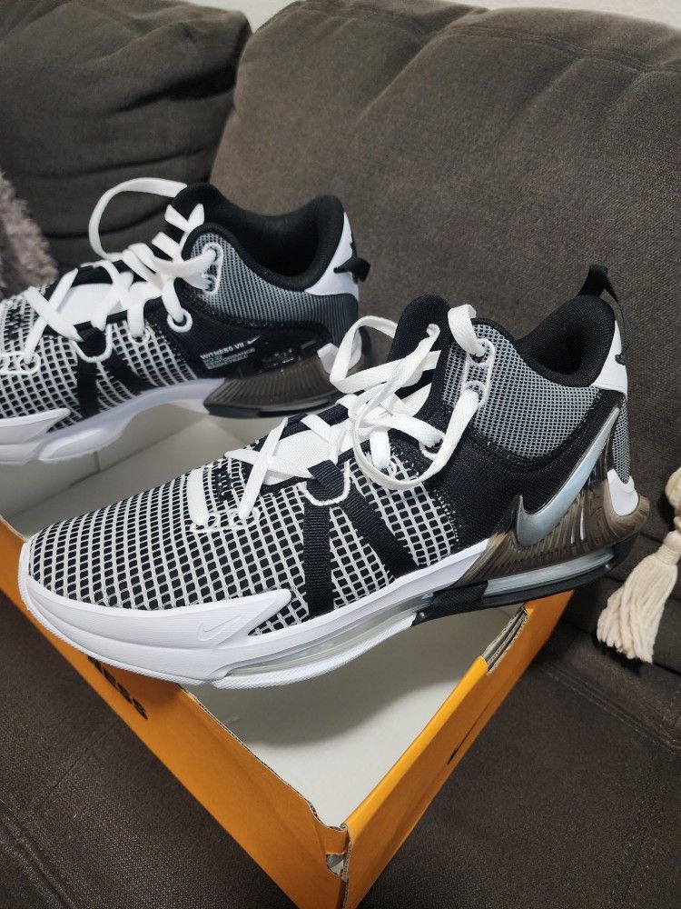 Mens Nike Lebron Witness VII Shoe Size: 10.5 White Metallic  display picture 1