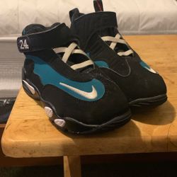 Boys Size 9c Nikes