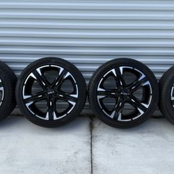 KIA Original Wheels w/ Tires