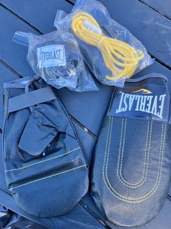 Everlast Boxing Gloves Set with Hand Wraps and Jump Rope
