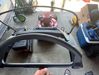 Self-propelled AWD Toro lawnmower 22”