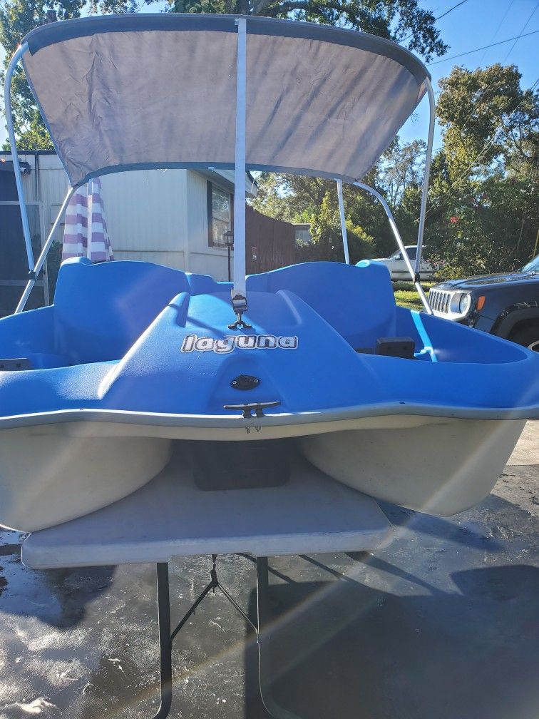 Sundolpin Pedal Boat