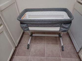 Simmons Kids By The Bed City Sleeper Bassinet - Adjustable Height Portable Crib