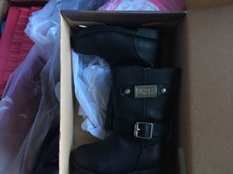 Michael kors para niña size 7 en exelelentes condiciones usadas un par de veces $20