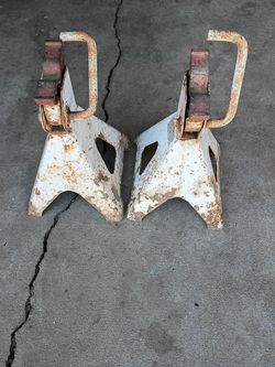 Two heavy duty Jack stands