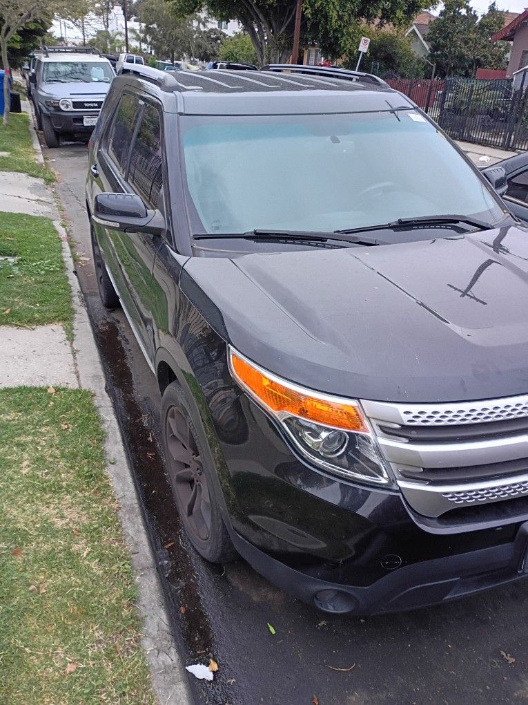2013 Ford Explorer XLT FWD Super Clean