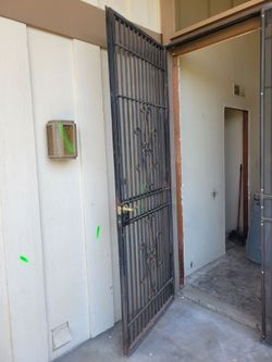 Puerta de fierro mosqueteros