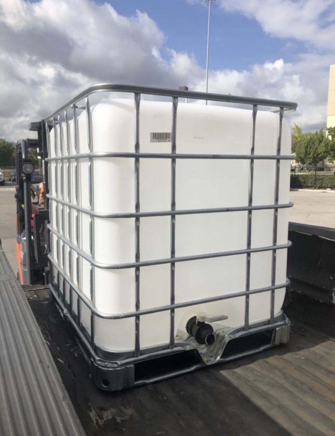 275 gallons water tank, ibc totes, tanque para Carwash