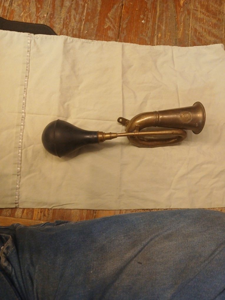 Antique car horn