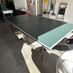 Ping-pong table