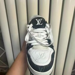 Louis Vuitton Trainer in black and white with old-fashioned cowhide leather