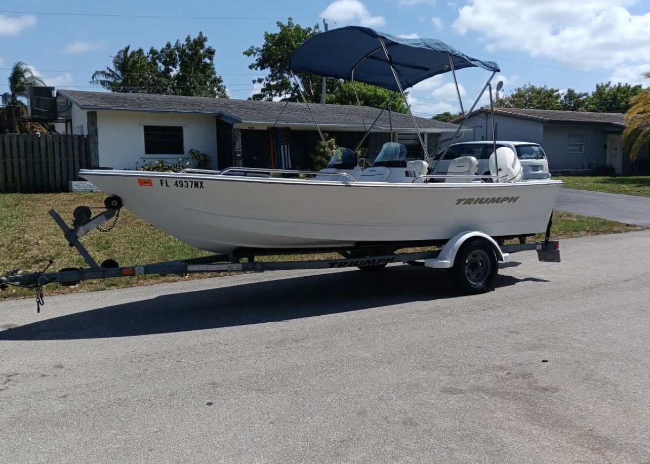 2009 triumph 17ft DC with 60hp Etec motor