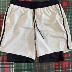 Vuori Men’s Athletic Gym Workout  Shorts Medium