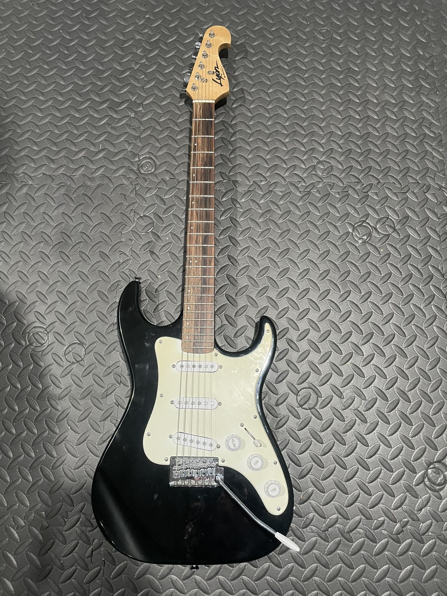 Black/White Lyon Electric Guitar