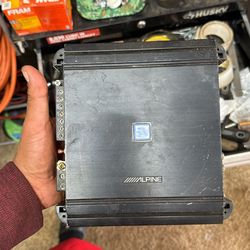 Alpine 4 Channel Amp And Soundstream Rubicon 3000.1 Amp