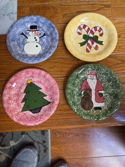 4 CERAMIC LUNCH PLATES CHRISTMAS DESIGN