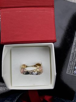 14kt gold earing, mother day is right around the corner.