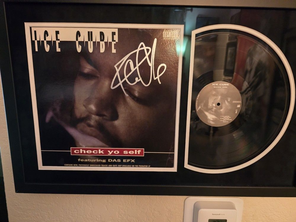 Ice Cube Og Autographed Single Check Yo Self Gem Mint Condition 100% JSA Authentic .