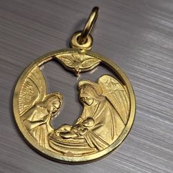 14K Gold Nativity Pendant – Mary Joseph Baby Jesus – 4.56g