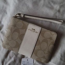 Coach Corner Zip Wristlet In Signature