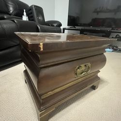 Tomlinson Furniture Bedside table