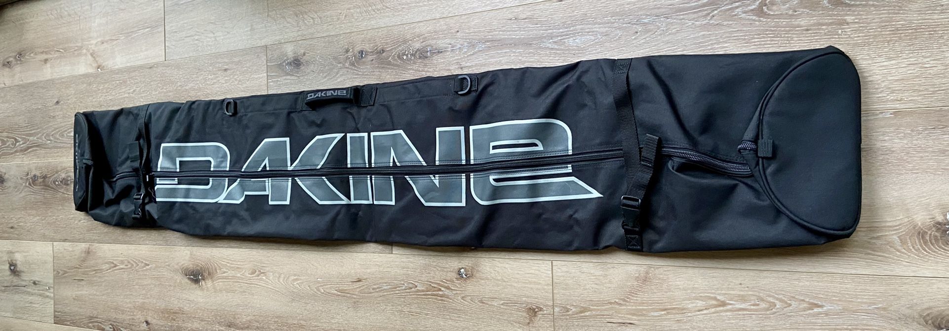 New Dakine Ski/Snowboard Travel Bag 185cm Black Padded Winter Used On Movie Set as Set Dressing/Prop only.   Please look at the photos carefully as th