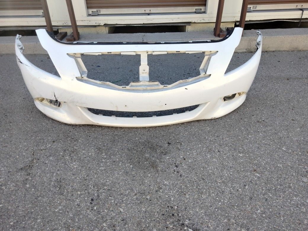 2008-2013 Infiniti G37 Front Bumper With Fog Light OEM.