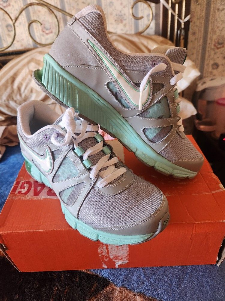 WMNS NIKE REAX ROCKET 2