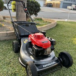 HondaHRC 216  hydrostatic transmission Commercial Lawn Mower