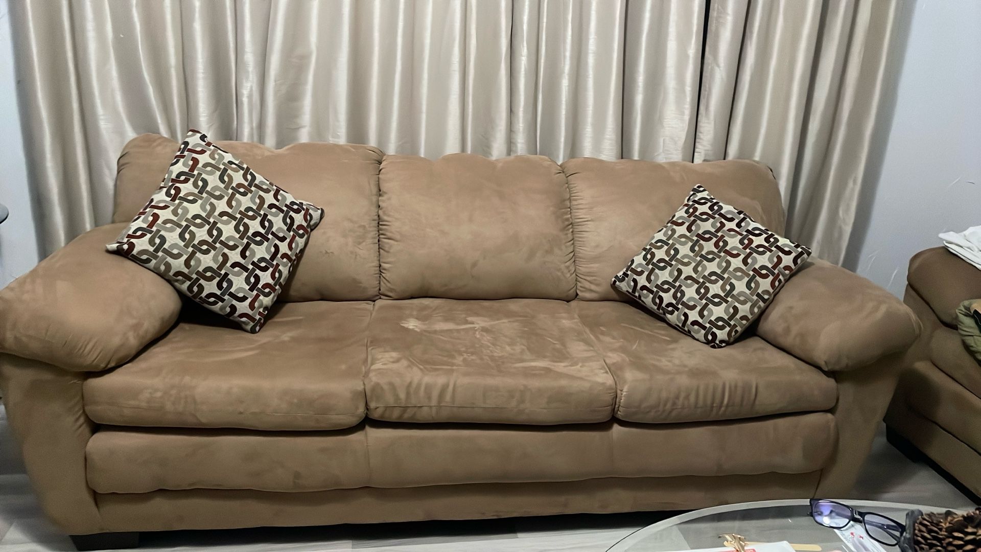 Set Sofa & loveseat Used Clean Not Stained , No Ripened, Home Free Smog & Pets