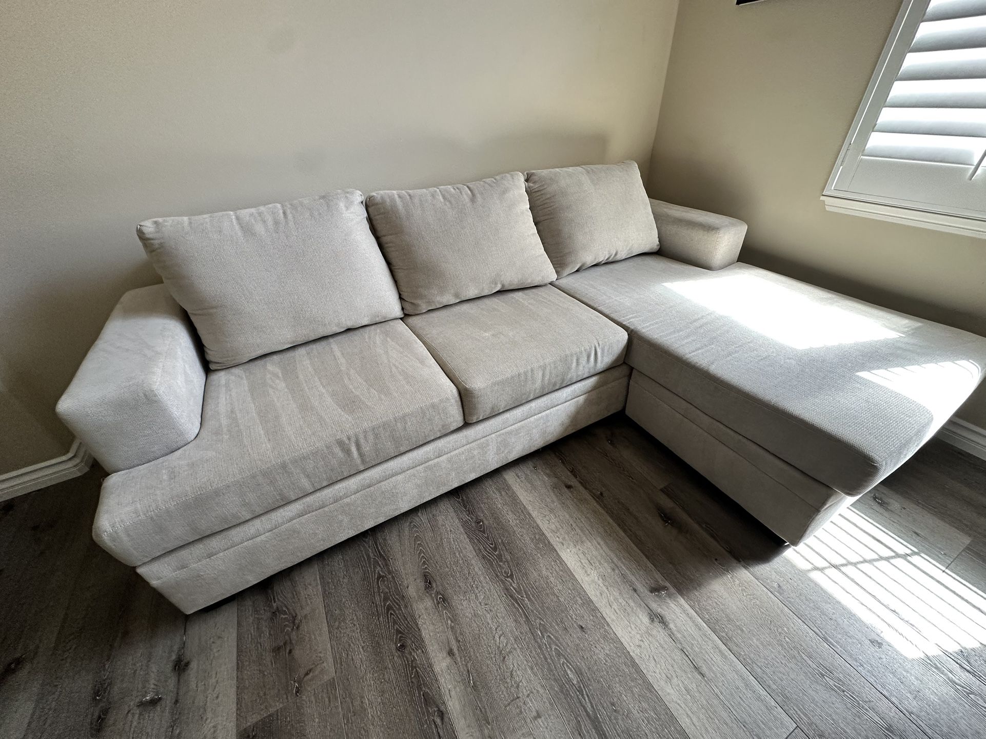 Living Spaces 97” Sofa With Reversible Chaise | Track Arms