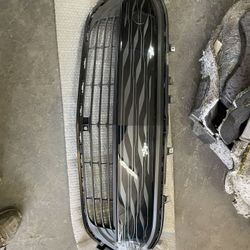Parted Out 17-19 Chevy Bolt EV Front Lower Grille