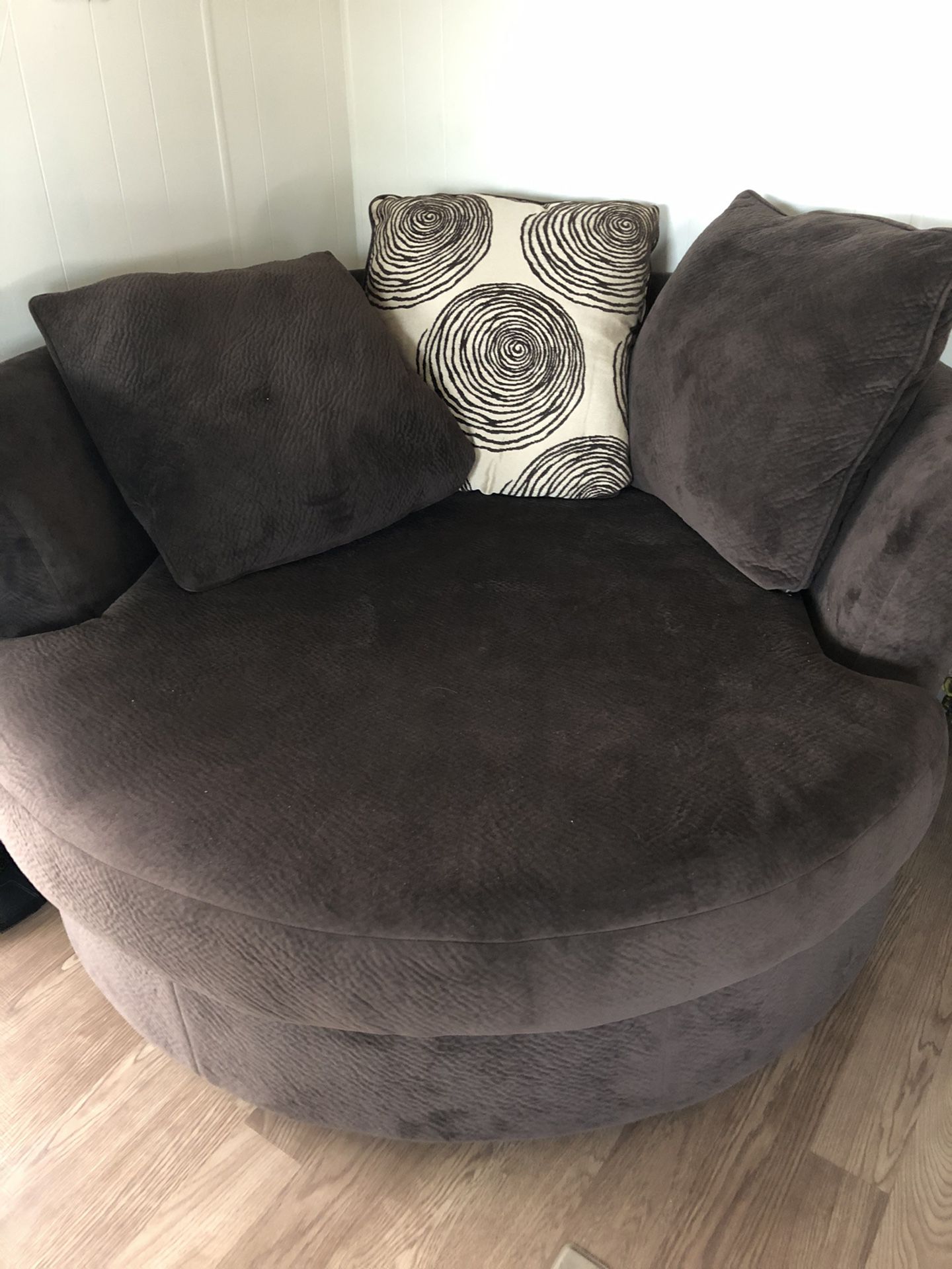 Large round chair