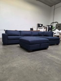 ‼️Liquidation Sale‼️ Thomasville Devyn Fabric Sectional with Storage Ottoman(Free Delivery