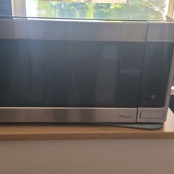 LG Stainless Steel Microwave – Large Capacity (24” x 18” x 12.5”)