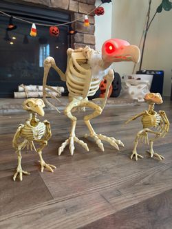 AA Battery Vulture with 2 baby vultures - buitres Halloween decor