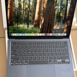 Apple - MacBook Air 13.6" Laptop - Apple M4 chip 16GB Memory - 256GB SSD - Midnight 5 Charge Cycle
