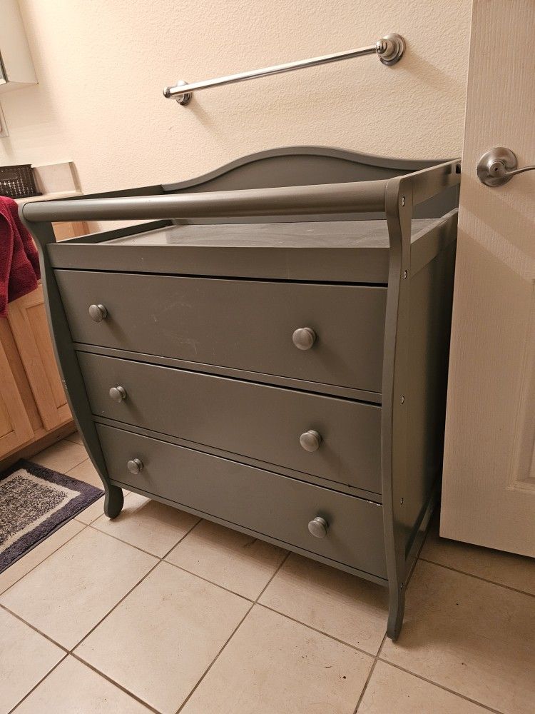Baby Dresser And Changing Table
