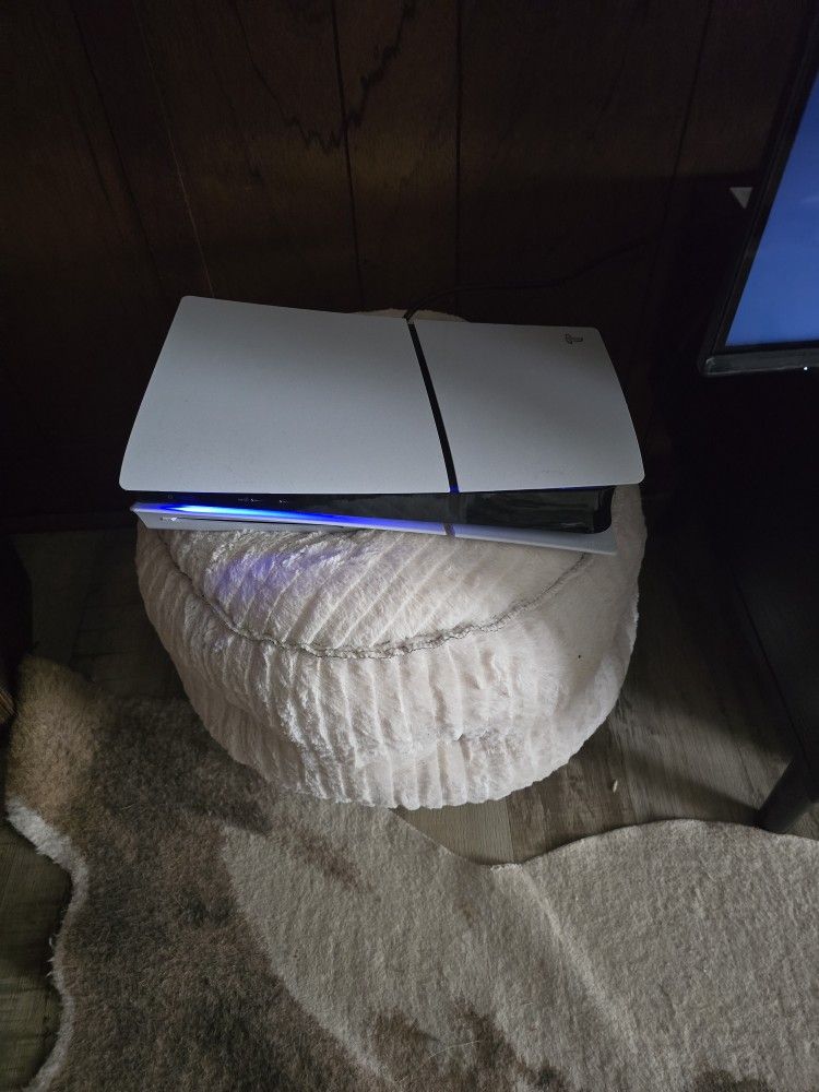 PS5 Under 1 Year Old. (Disc Version)